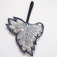 Load image into Gallery viewer, Hanging Acanthus Lavender Bags